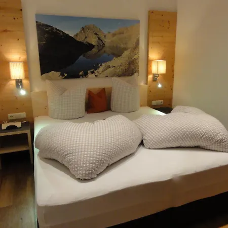 Haus Raetia Apartment Serfaus Room photo